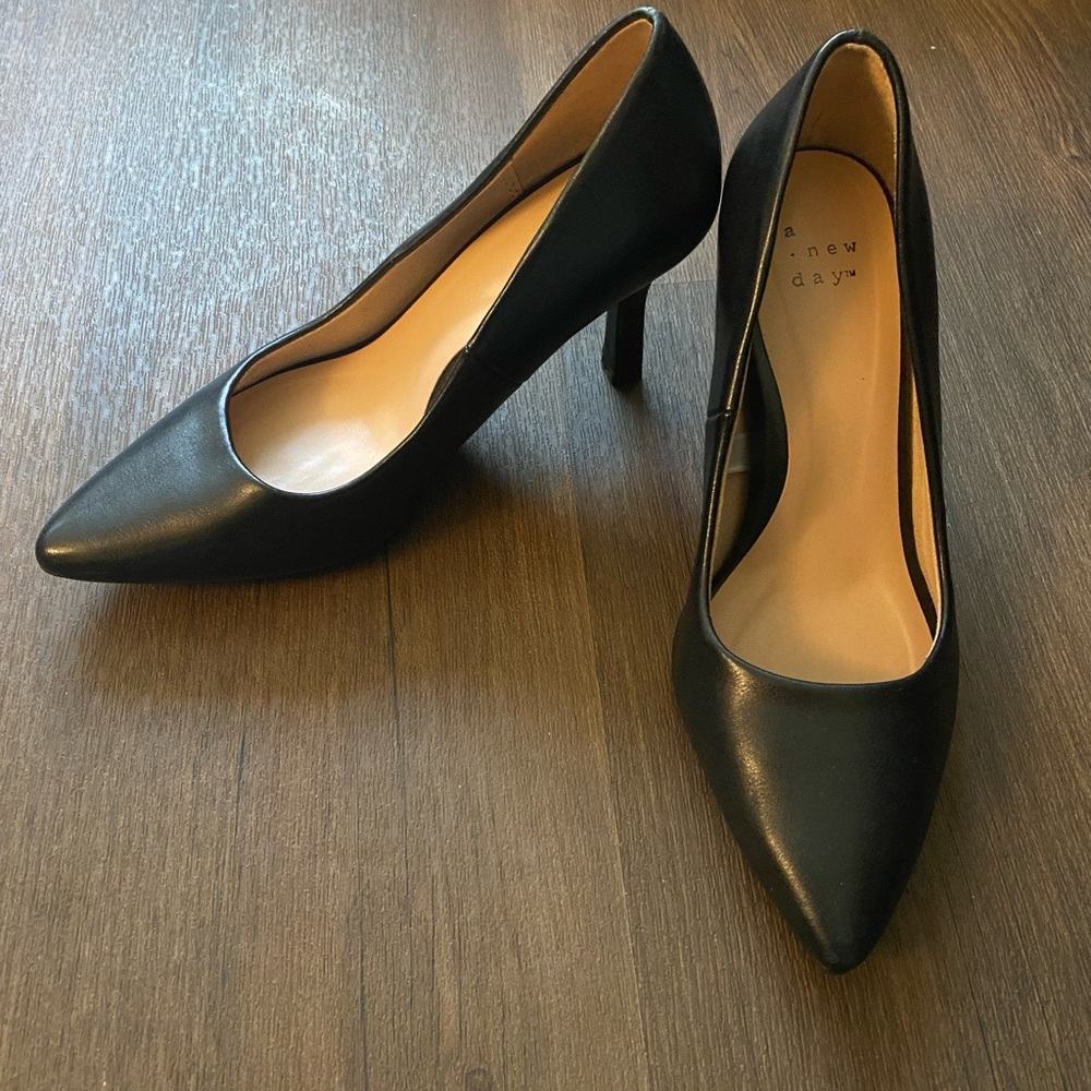 A new day pointed toe pumps shoes